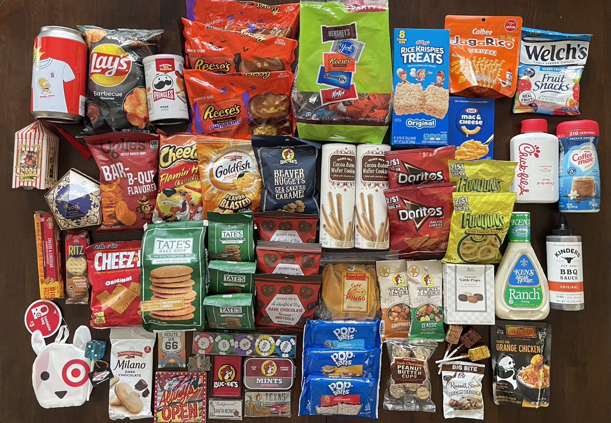 アメリカ土産🍫🍪
ばらまき用も買ったのでほんの一部！！
スーツケースに余裕があったのでもう少し
買えばよかった💦
トレジョのダークチョコレートプレッツェル
とTATE’Sのチョコチップクッキー美味しい😋

 #アメリカ旅行