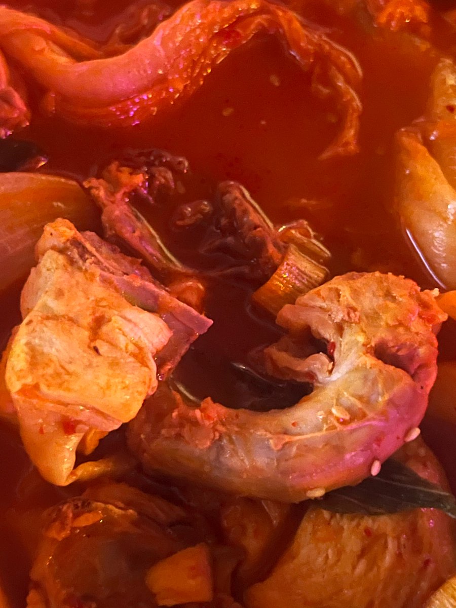 아ㅏ 챗티에 올라온 사진 너무 귀여운데..
귀여워서 올리고 싶어 미치겠는데ㅔㅔㅔㅔㅔ

내일 인스타에 올리신다니까 다들 집중❗️

대신 아까 프롬에서 저녁으로 먹었다던 닭볶음탕 사진 올라왔는데 이걸로 대체합니닼ㅋㅋㅋㅋㅋ
무슨 사진을 저렇게 찍냐구 ㅠㅠㅠㅠ

#볼보이택틱스 #BallBoyTactics