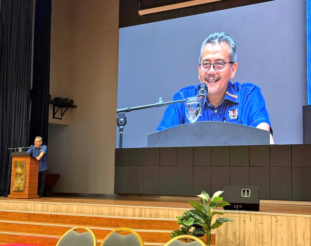 3.9.2025|
<a href="/BPPPCDPK/">BPPP CDPK JKR</a> meraikan Majlis Mengukir Legasi Menggamit Memori buat YBhg. Dato’ Ir. Ts. Haji Masri bin Baharuddin.

💫 Dari detik ke detik, setiap langkah meninggalkan kesan. Majlis ini mengabadikan legasi dan penghargaan yang sentiasa memberi inspirasi kepada semua 💫