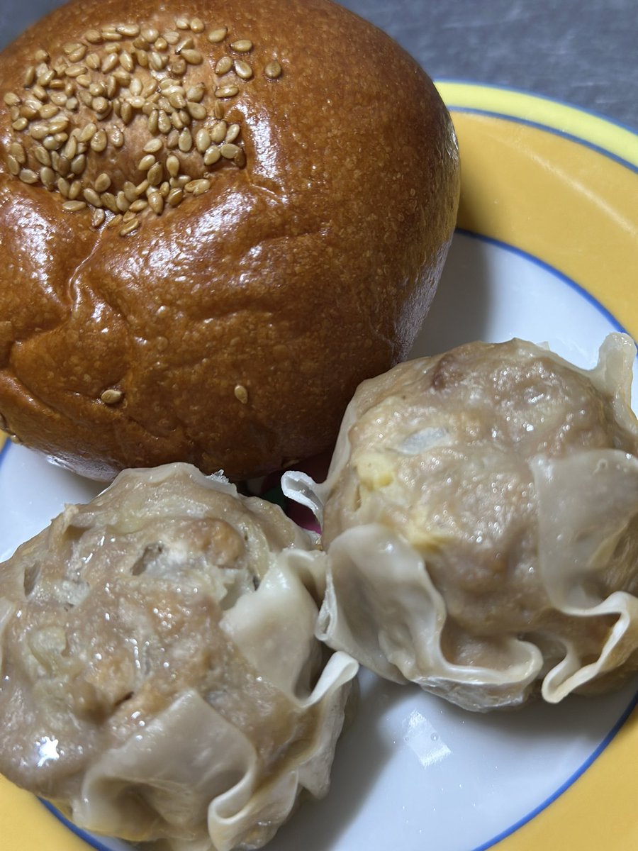 さあ〜て
今日はこちらの卵🥚で卵焼きーー
お疲れさま

＃薄羽養鶏場のいろいろたまご
＃肉ジャンボシュウマイ
＃あんぱん