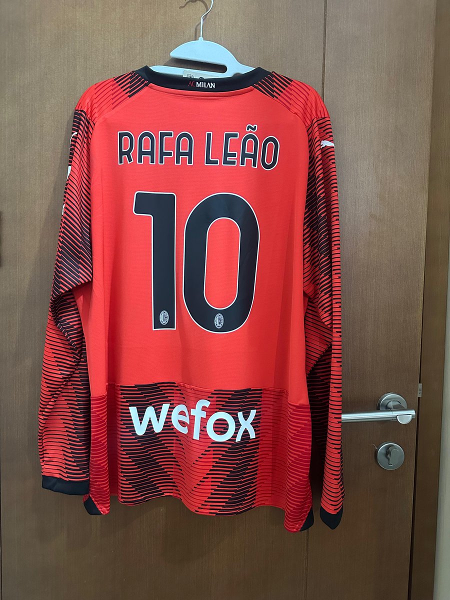 WTS 
Milan Home 23/24 PI LS
XXL
1900k
NNS original
All originals
BNWT

DM kalo minat.