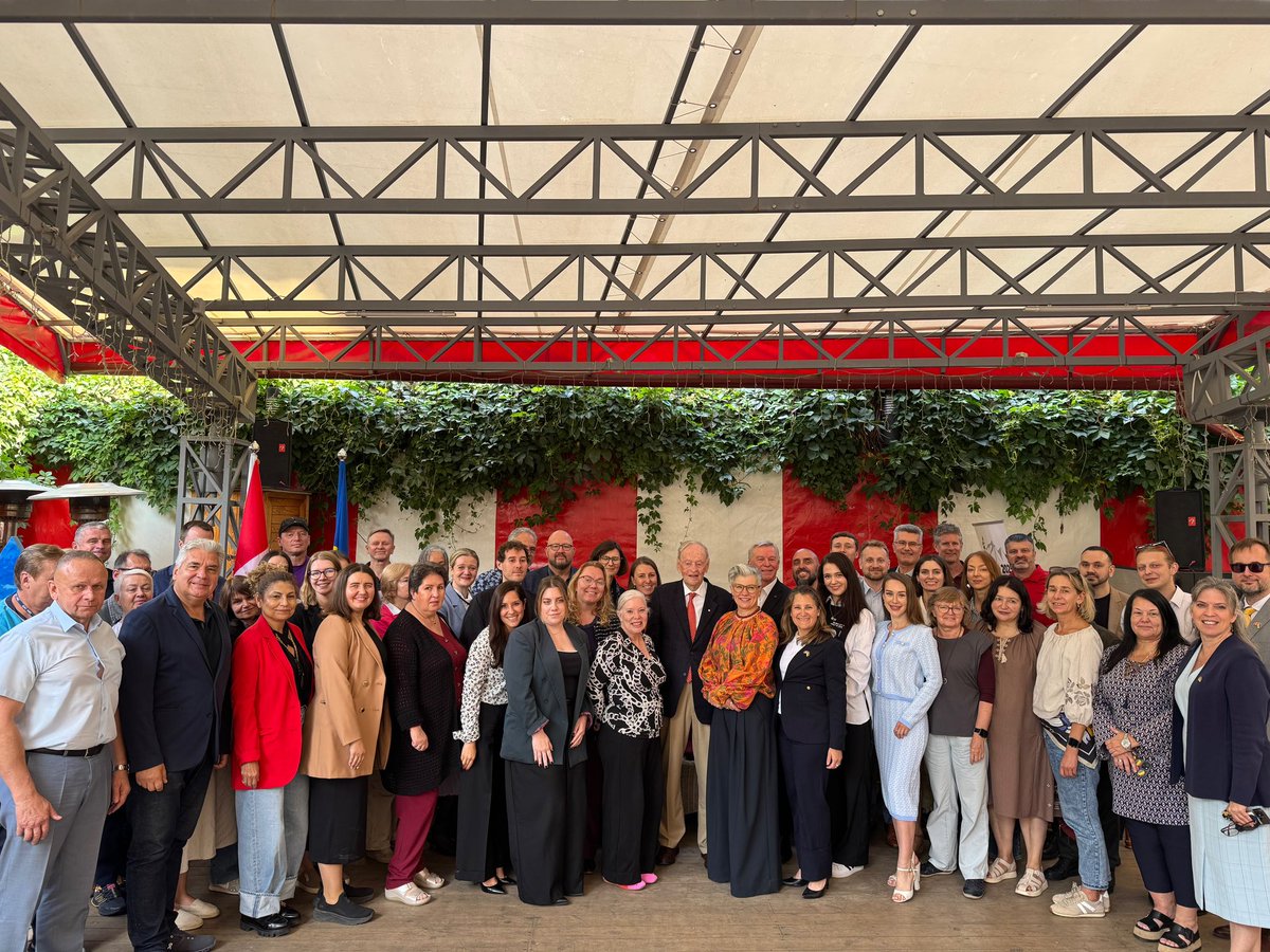 Nous étions heureux d'accueillir des invités spéciaux à notre ambassade. Merci à Mme Chrystia Freeland et à M. Jean Chrétien de leur visite ! Nos invités sont venus à Kyiv pour participer à la conférence #YES2025 et réaffirmer que le Canada est toujours aux côtés de l'Ukraine.