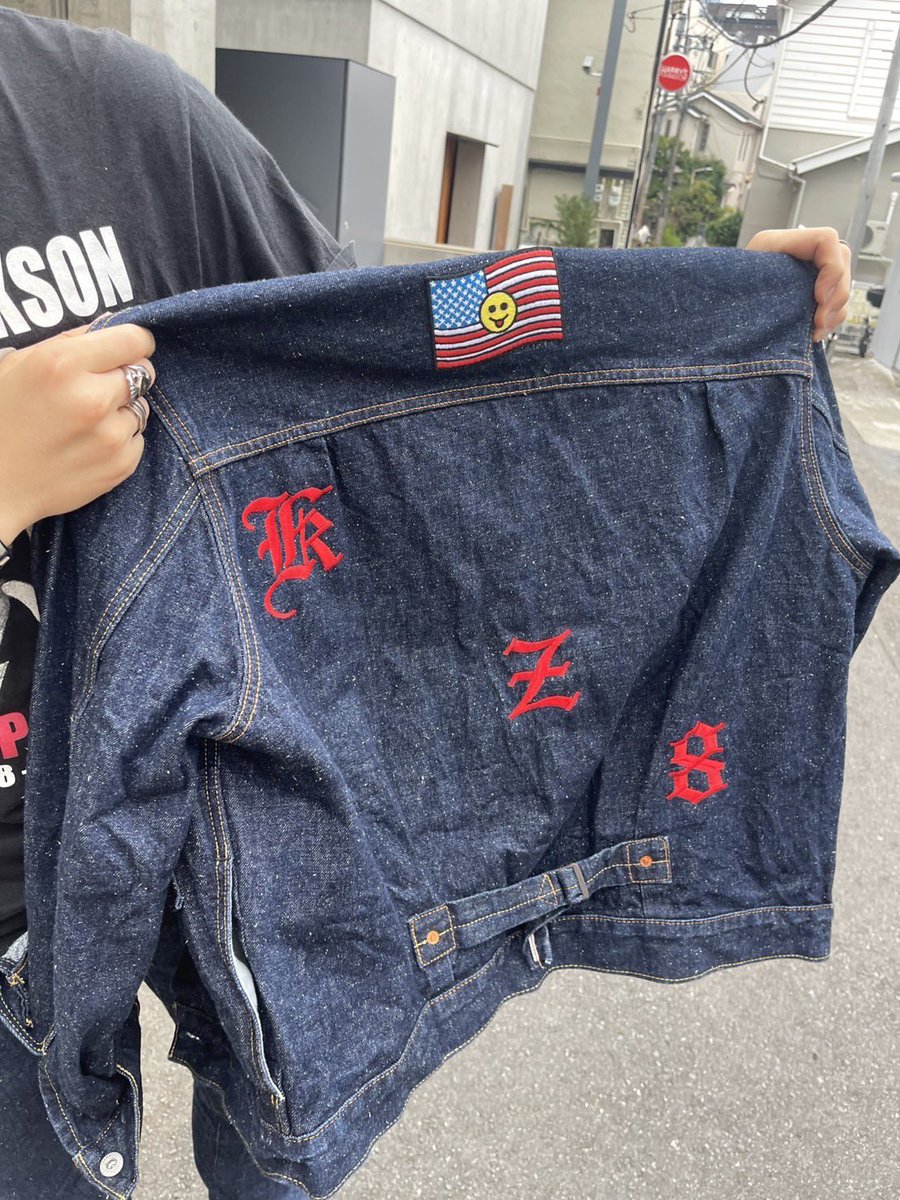 kz8_kazuya's tweet photo. カスタムしてもらいました🇺🇸✌️
ごっつええ感じや👍
#levis #levisjeans #levisdenim
#levisdenimjacket https://t.co/W750JIeld7