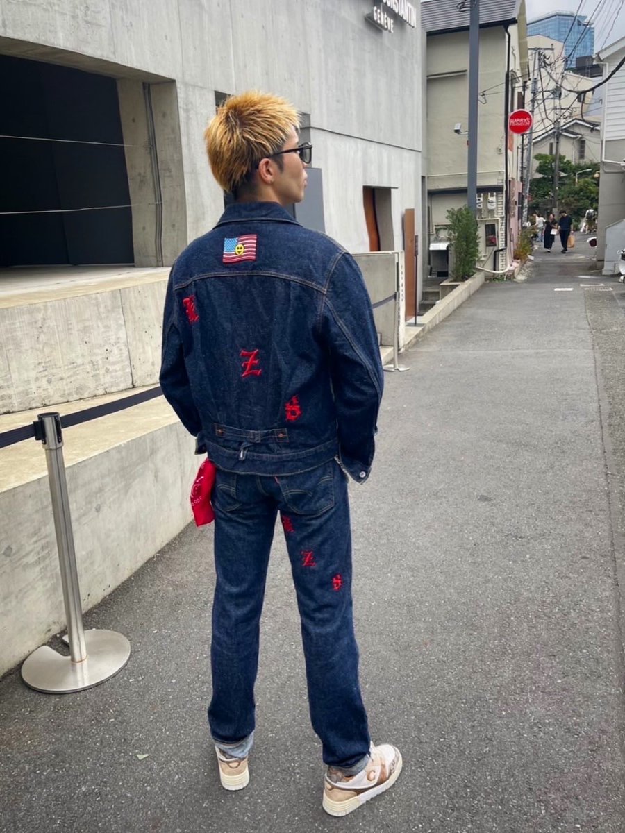 kz8_kazuya's tweet photo. カスタムしてもらいました🇺🇸✌️
ごっつええ感じや👍
#levis #levisjeans #levisdenim
#levisdenimjacket https://t.co/W750JIeld7
