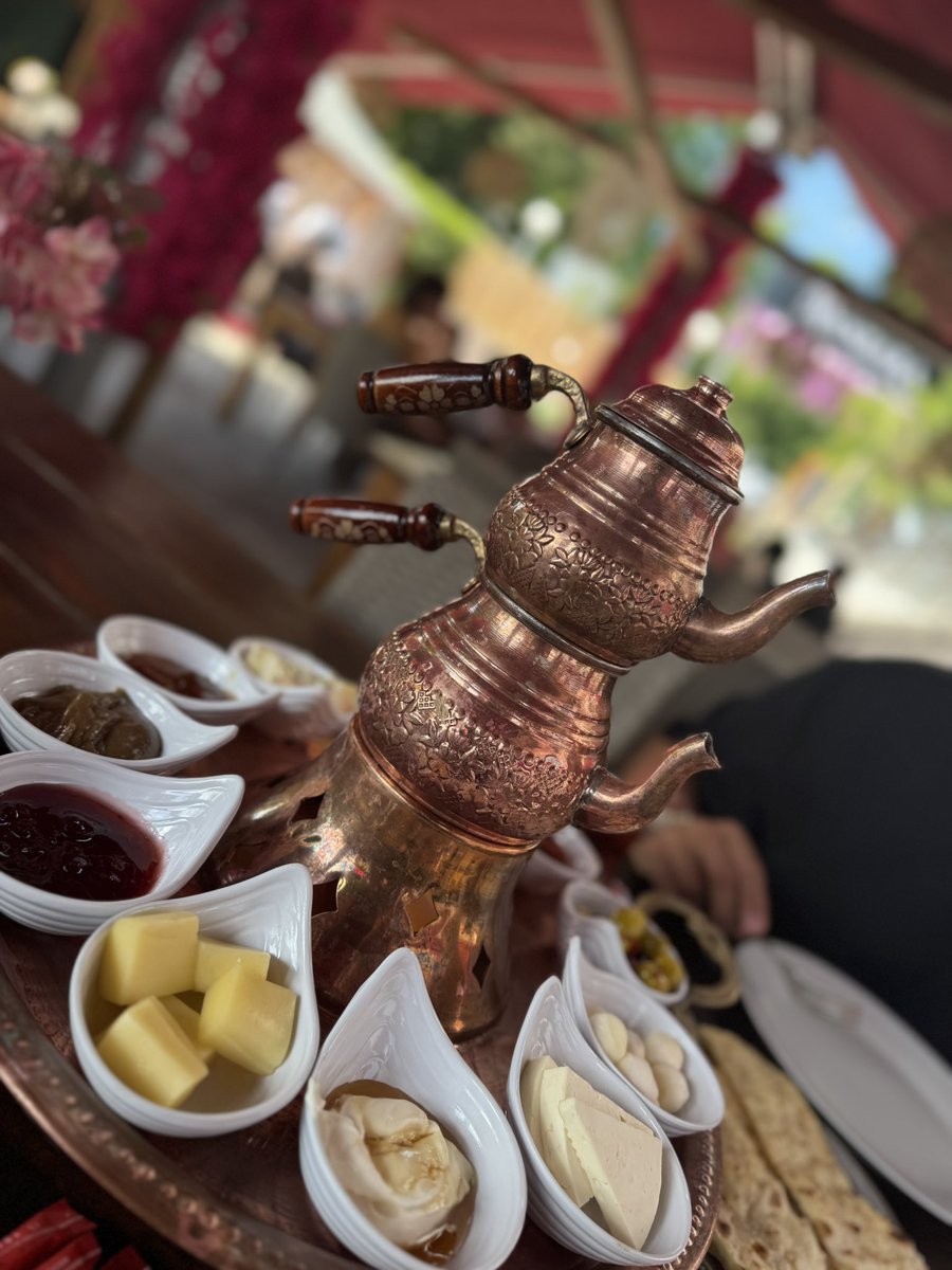 Während du dir früh den Wecker stellst und zur Arbeit hetzt,
sitze ich entspannt beim Frühstück.
Dein Lohn verwandelt sich in meinen Luxus👑
Du schwitzt 🤣 ich genieße ☺️
#geldherrin #zahlsklave #pigmoney #sahibe #herşeybenimiçin