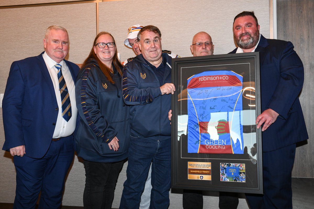 🙏🏻 On Saturday we welcomed an incredible bunch of fans from Whitehaven to our final home game against Hull KR!!

They presented Matt Ellis with a framed shirt as a token of their appreciation  after the fundraising efforts of Wakefield Trinity in 2024 which helped the Cumbrian