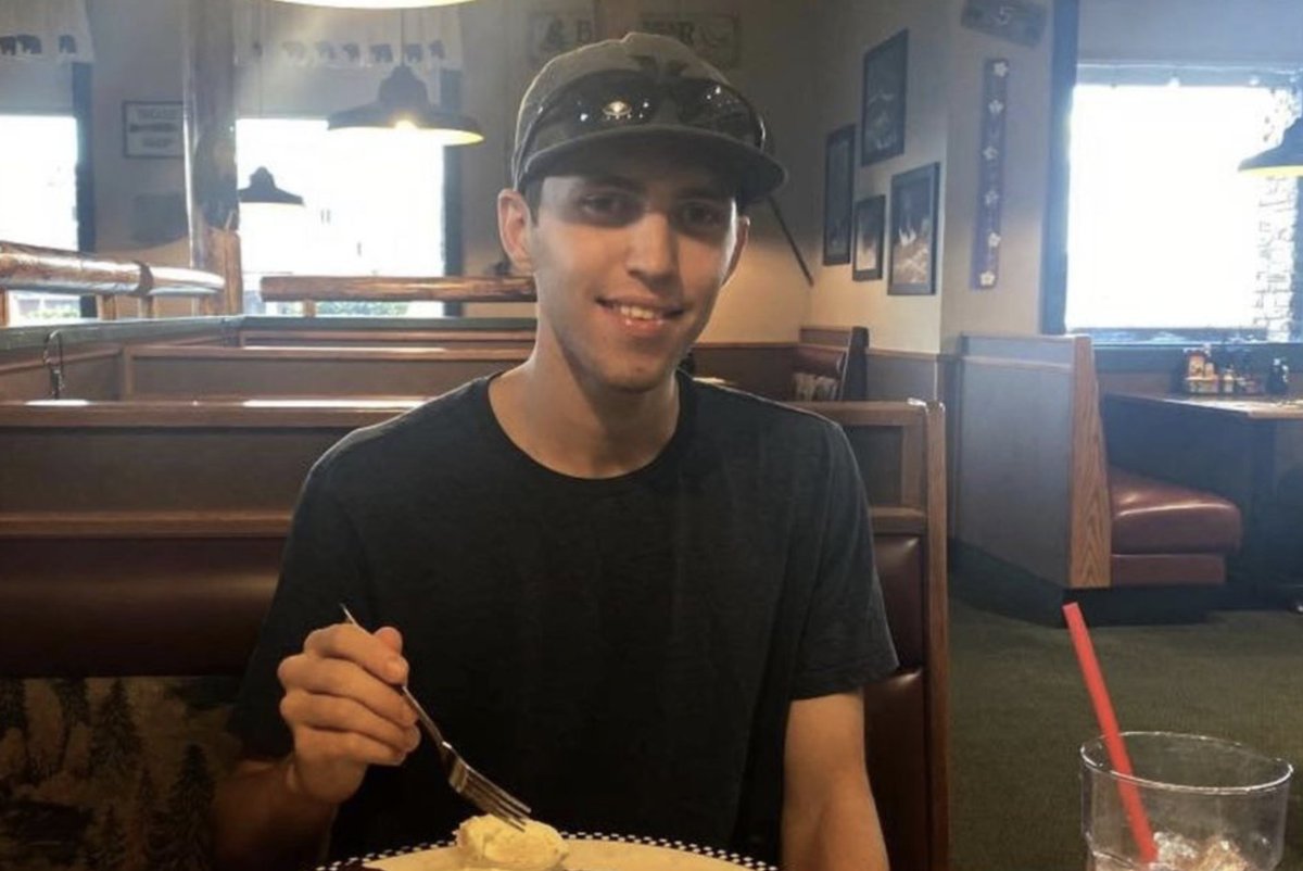 🚨THREAD : La gauche tente de modifier le narratif autour de l’assassinat de Charlie Kirk par Tyler Robinson pour minimiser son basculement idéologique. Voici les preuves de la radicalisation politique vers la gauche du suspect