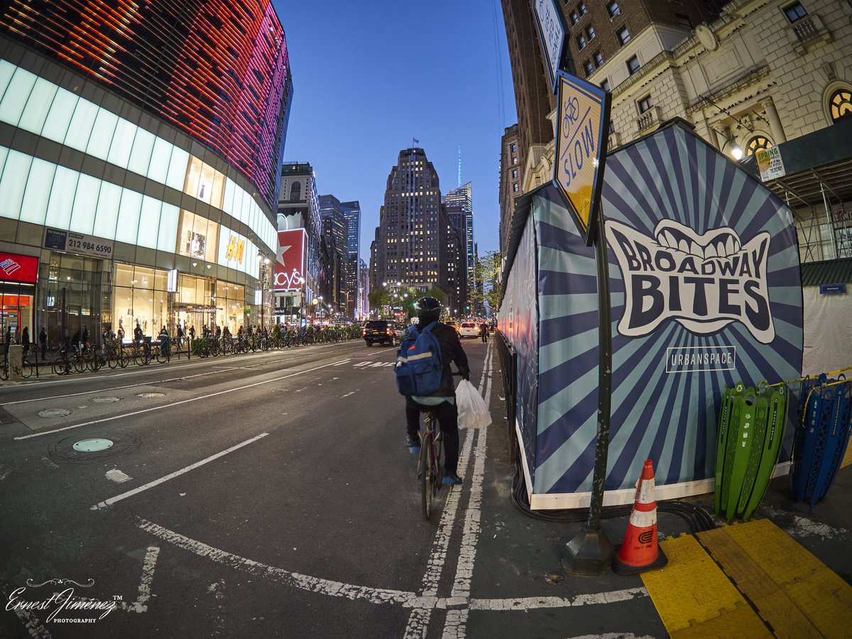 Ernest_orf's tweet image. Some good Street photography with a fish eye lens - Broadway Bites / Manhattan NY .
- OLYMPUS OMD EM1X &amp;amp; Zuiko PRO 8mm f1.8 -