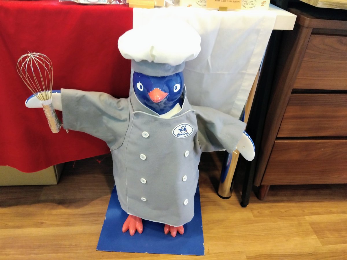 先日カリーナフェスティバルへ行ってきました😆
ジェラートは桃系とフランボワーズ＆ラベンダー的な味をチョイス🍨
おしゃれなお味でした✨️
可愛いシールと前から欲しかったコースターもゲット🐧💕

#グラシエコンコルド
#カリーナフェスティバル
#カリフェス