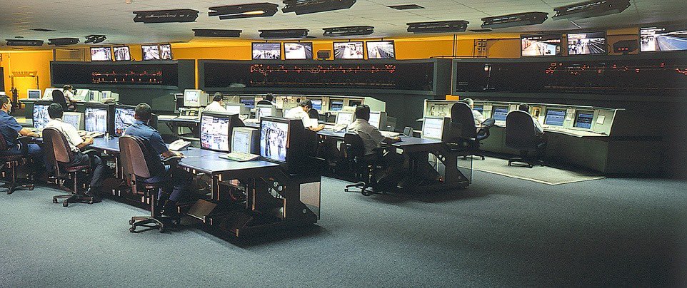 Hoy iniciamos servicio celebrando 50 años. Desde aquel primer viaje, no dejamos de conectar historias: amores, nacimientos, amistades, sueños. 🚇❤️

Gracias a las trabajadoras y los trabajadores —de ayer y de hoy— que lo hicieron posible. Medio siglo de un viaje que recién