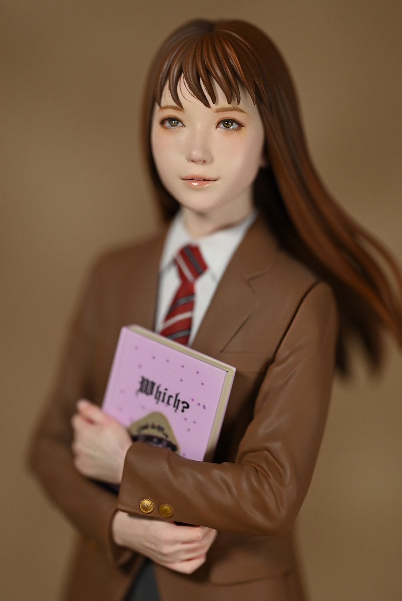 shindy_g3's tweet photo. 私のwhich-08D、完成です👏
憧れの年上の先輩を見送る女の子、な脳内設定です。
｢先輩みたいな素敵な女性になりたい｣的な？
手にしてるのは先輩から貰ったフォトブック。which?とありますが中身はなんでしょうね(笑) https://t.co/tURJADO2gI