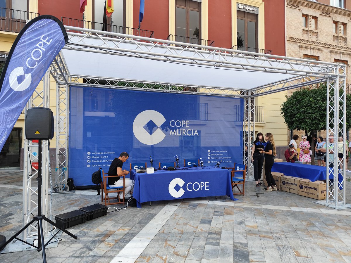cope_murcia's tweet photo. ¡La Romería de la Fuensanta ya se siente en Murcia!
📻 15 de septiembre, en directo desde la Plaza Julián Romea, de 12:20 a 14:00 h.
🕊️ Entrevistas, conexiones en vivo y  ¡repartimos más de 2.000 sombreros COPE GRATIS! @AytoMurcia @regiondemurcia
 #RomeríaMurcia #FeriadeMurcia https://t.co/lSw9PLp97l