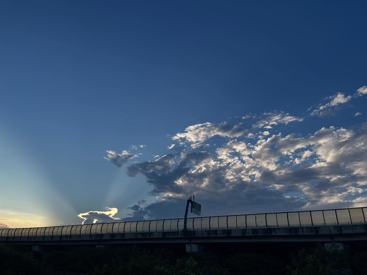jaumebala's tweet photo. …
#空 #空スタグラム
#空の写真 #空と雲 https://t.co/LtsdKmiuMb