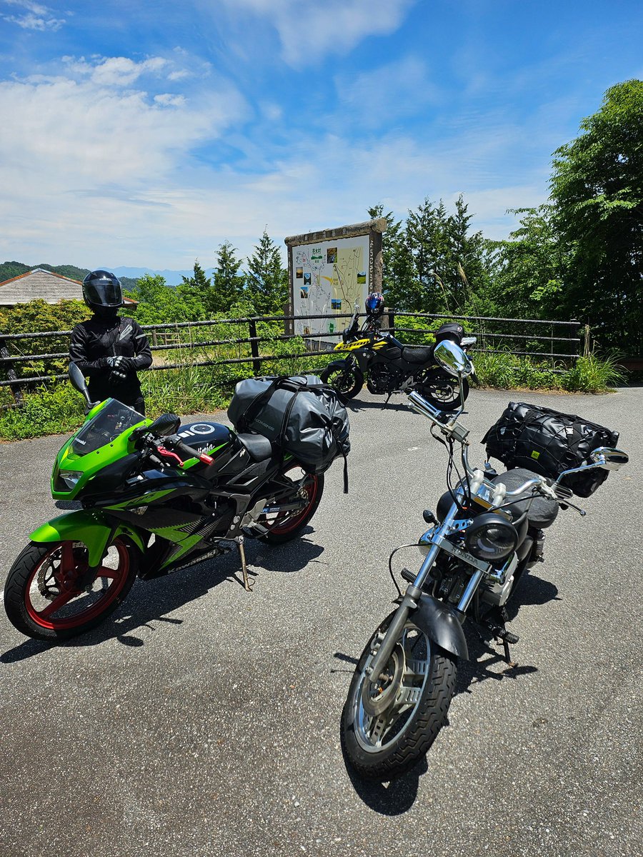 Ninja150RR_'s tweet photo. また年齢更新～👍

名前:うに
生息地:愛知
性別:♂
年齢:59歳
出没:西三河農道近辺
バイク歴:44年
愛車:Monky Z50J、Ninja150RR
好きな物:農道、キャンプ
嫌いな物:30㌔で走る軽トラ
ひと言:60でバイクも定年かなぁ🤔
#バイク乗りとして軽く自己紹介
#バイク好きと繋がりたい
#誰かツーリングさそって https://t.co/wqEadb5kDP