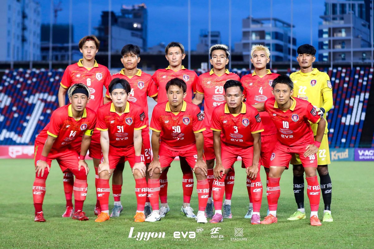 MEsfuerzo's tweet photo. 3試合連続の引き分け⚽️
勝ち切る力💪💪💪

日本の時とは全く違うポジションでプレーしてる。
難しいけどいろんな気づきがあって楽しい。
何歳になっても成長できる喜び。

いつだって自分次第👍

#カンボジア
#プノンペン
#前田凌佑 https://t.co/qTbrLarMYs