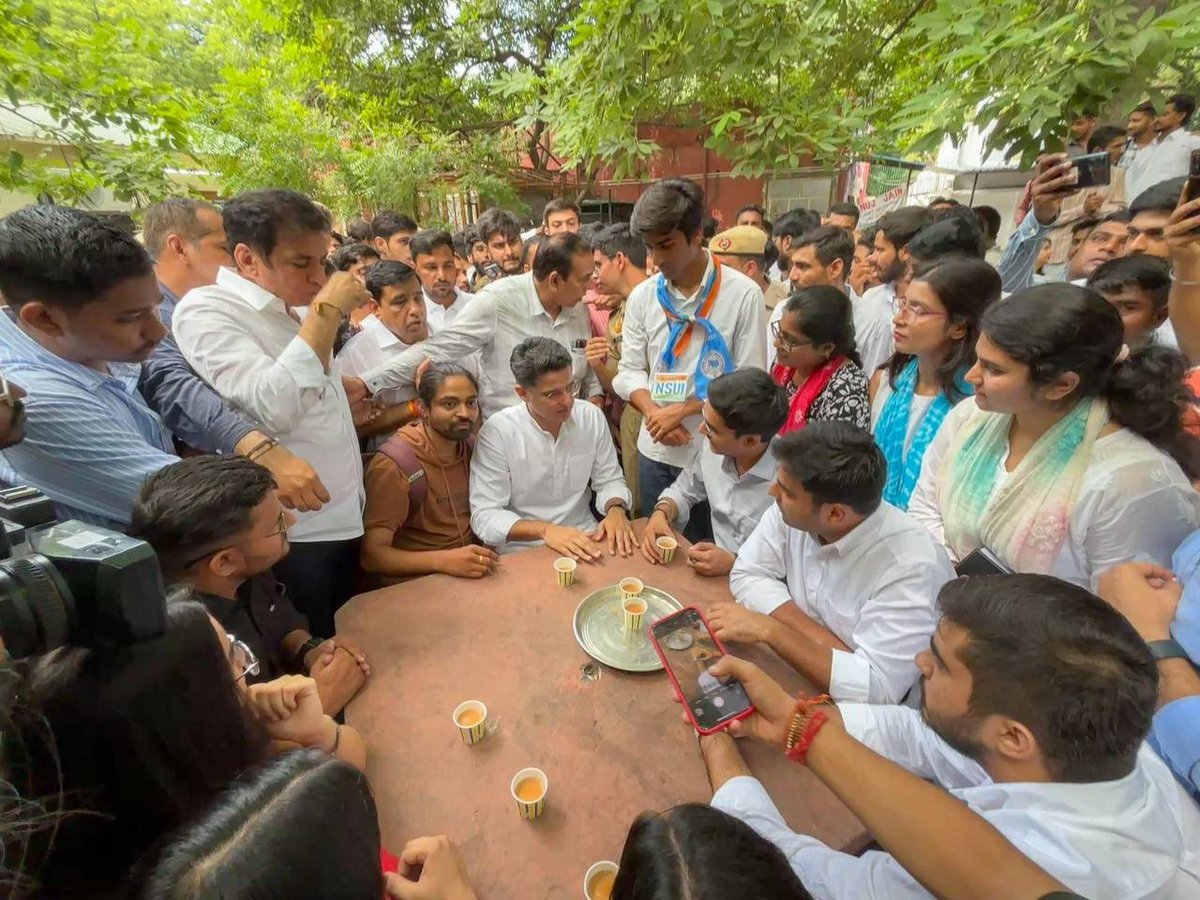 Sachin Pilot (@sachinpilot) on Twitter photo आज सुबह दिल्ली विश्वविद्यालय में होने वाले छात्रसंघ चुनावों के मद्देनजर दिल्ली प्रदेश कांग्रेस अध्यक्ष श्री @devendarayadvinc जी के साथ छात्रों से मुलाकात की और NSUI पैनल 5️⃣2️⃣2️⃣5️⃣ के पक्ष में मतदान करने की अपील की।
एनएसयूआई अध्यक्ष <a href="/varunchoudhary2/">Varun Choudhary</a> और कार्यकर्ता साथ रहें। NSUI आज सुबह दिल्ली विश्वविद्यालय में होने वाले छात्रसंघ चुनावों के मद्देनजर दिल्ली प्रदेश कांग्रेस अध्यक्ष श्री @devendarayadvinc जी के साथ छात्रों से मुलाकात की और NSUI पैनल 5️⃣2️⃣2️⃣5️⃣ के पक्ष में मतदान करने की अपील की।
एनएसयूआई अध्यक्ष <a href="/varunchoudhary2/">Varun Choudhary</a> और कार्यकर्ता साथ रहें। NSUI