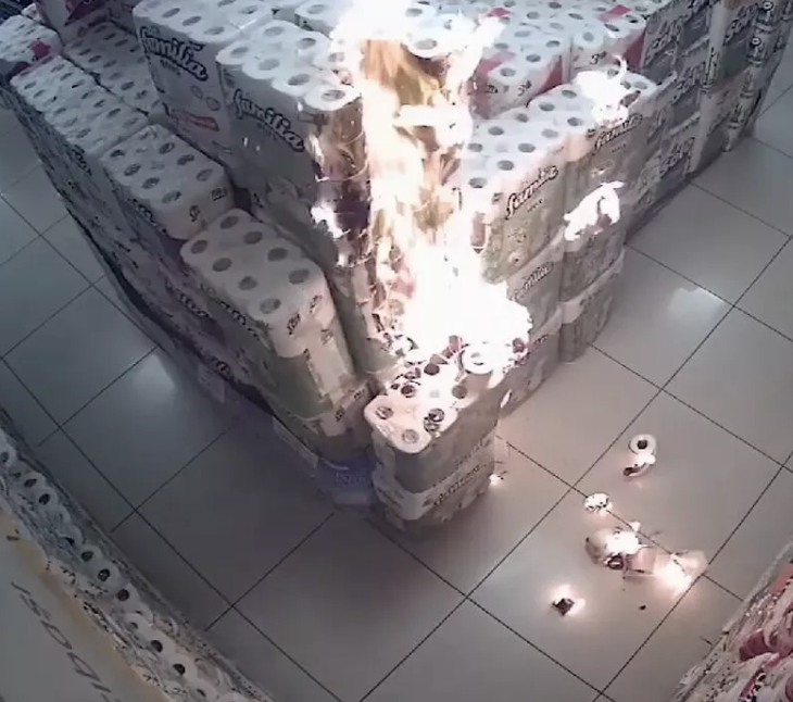 Küçük yaştaki şahıs hakkında daha önce otluk alan yangınıyla ilgili işlem yapılmış. 

Küçük çocuk yurda teslim edildi ve aile hakkında da işlem yapıldı.