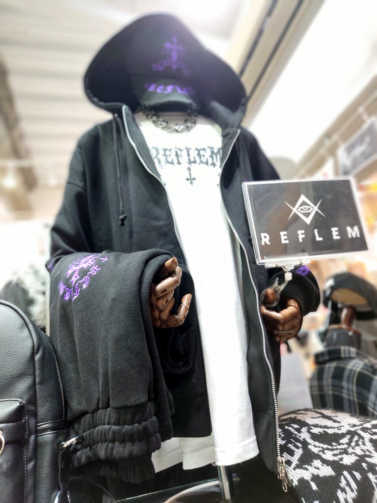 TRAVAS_LAX2's tweet photo. ✨【新作紹介】✨

REFLEM、TRAVAS TOKYO、最新作多数入荷済み🆕
数量限定＆早い者勝ちです⚡
ご来店お待ちしております😆

日頃のご愛顧に感謝を込めて…
🔻オープニングセール開催中🔻
🎁ガチャガチャイベント実施中
→ステキな商品が当たるチャンス🎉

#名古屋 #大須 #REFLEM #TRAVAS https://t.co/Cz3SPpNdCc