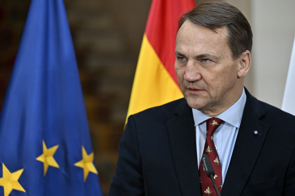 ⚡️Sikorski says the West must grasp that "Ukrainians will be training us to stand up to Russia, not the other way around.”