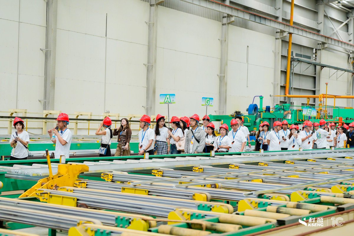 KsengSolar's tweet image. 👩‍💼#KsengPeople Celebrating a Decade of #Solar Excellence with #Kseng – Thank You All for Making this Milestone Happen!🎉

Kseng’s 10th Anniversary Celebration continued with an exclusive tour of our dual manufacturing bases and the grand banquet, a day to remember. 💫✨