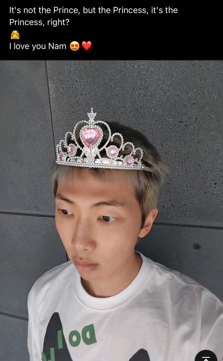 seokjinbit's tweet photo. IM SCREAMING SEOKJIN FIGHTING NAMJOON FOR THE PRINCESS TITLE 

SEOKJIN WANTS TO BE THE ONLY PRINCESS IN BTS https://t.co/I2MKoNWLSN