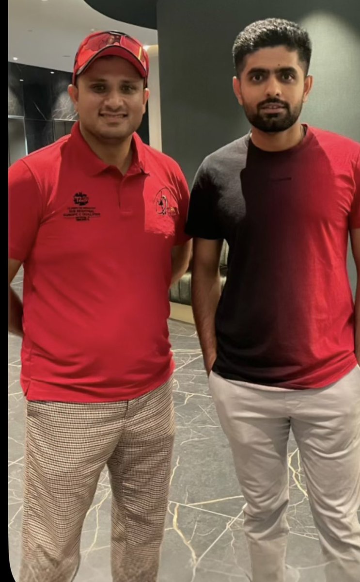 ہمیں اپنی تاریخ سے یہ سبق لینا چاہیے کہ جونیئرز کی کامیابی صرف اُن کی صلاحیت پر منحصر نہیں بلکہ اُس ماحول پر بھی ہے جو ہم اُنہیں دیتے ہیں۔ اگر سینئرز  <a href="/babarazam258/">Babar Azam</a>  <a href="/iMRizwanPak/">Muhammad Rizwan</a> کے تجربے کا سایہ میسر ہو تو جونیئرز اپنی اصل پہچان بنا سکتے ہیں۔ اور اگر یہ موقع نہ دیا جائے، تو نہ