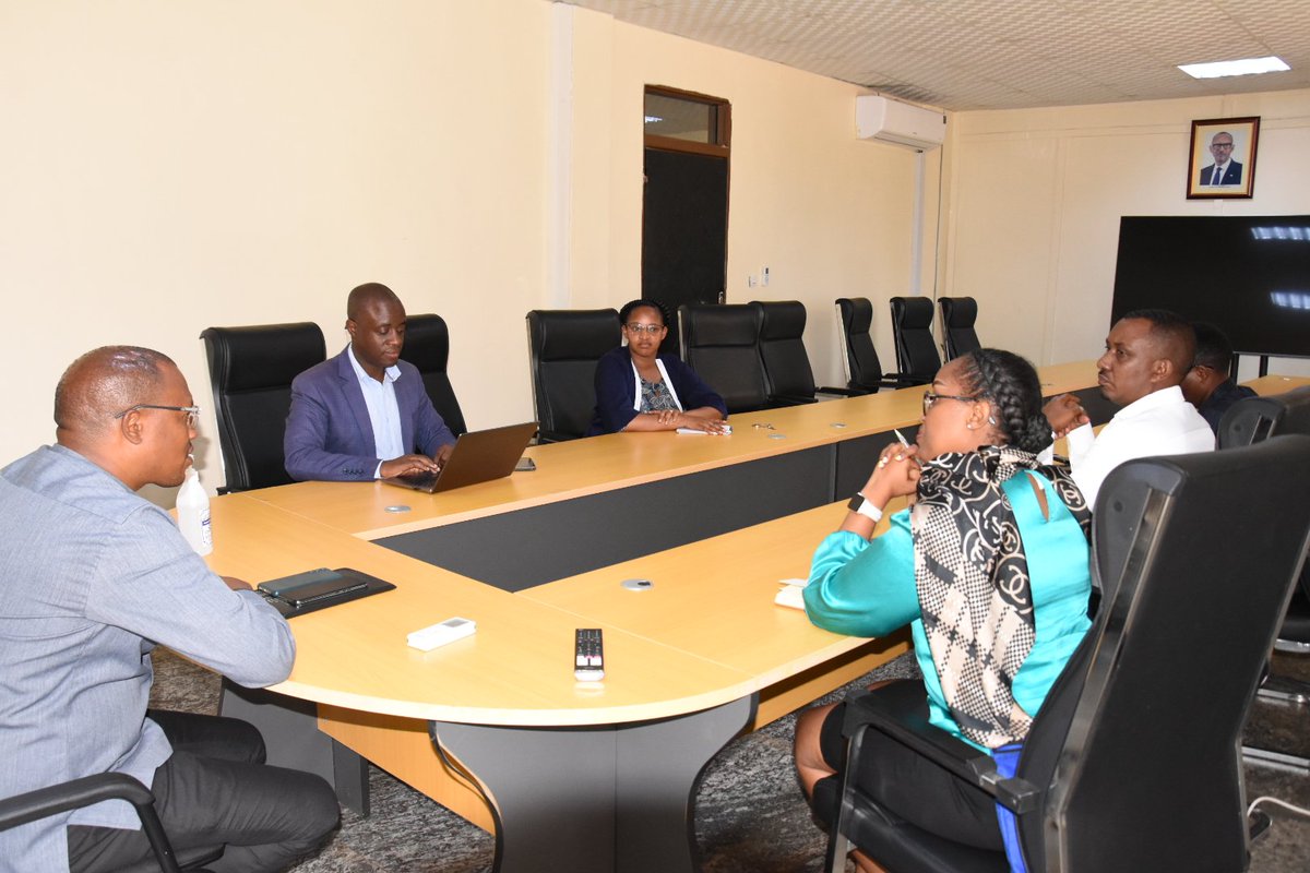 Kuri uyu wa mbere, Umuyobozi w'Akarere wungirije <a href="/sekanyangeJL/">Sekanyange J.Leonard</a>  yakiriye itsinda ry'Abakozi ba <a href="/RwandaLocalGov/">Ministry of Local Government | Rwanda</a>  na <a href="/RwandaFinance/">Ministry of Finance & Economic Planning</a>  baganira ku buryo bwo kongera amikoro y'Akarere hashingiye ku mahirwe ahari hirya no hino mu Karere n'uburyo yabyazwa umusaruro. <a href="/RwandaEast/">𝐄𝐚𝐬𝐭𝐞𝐫𝐧 𝐏𝐫𝐨𝐯𝐢𝐧𝐜𝐞 | 𝐑𝐰𝐚𝐧𝐝𝐚</a>