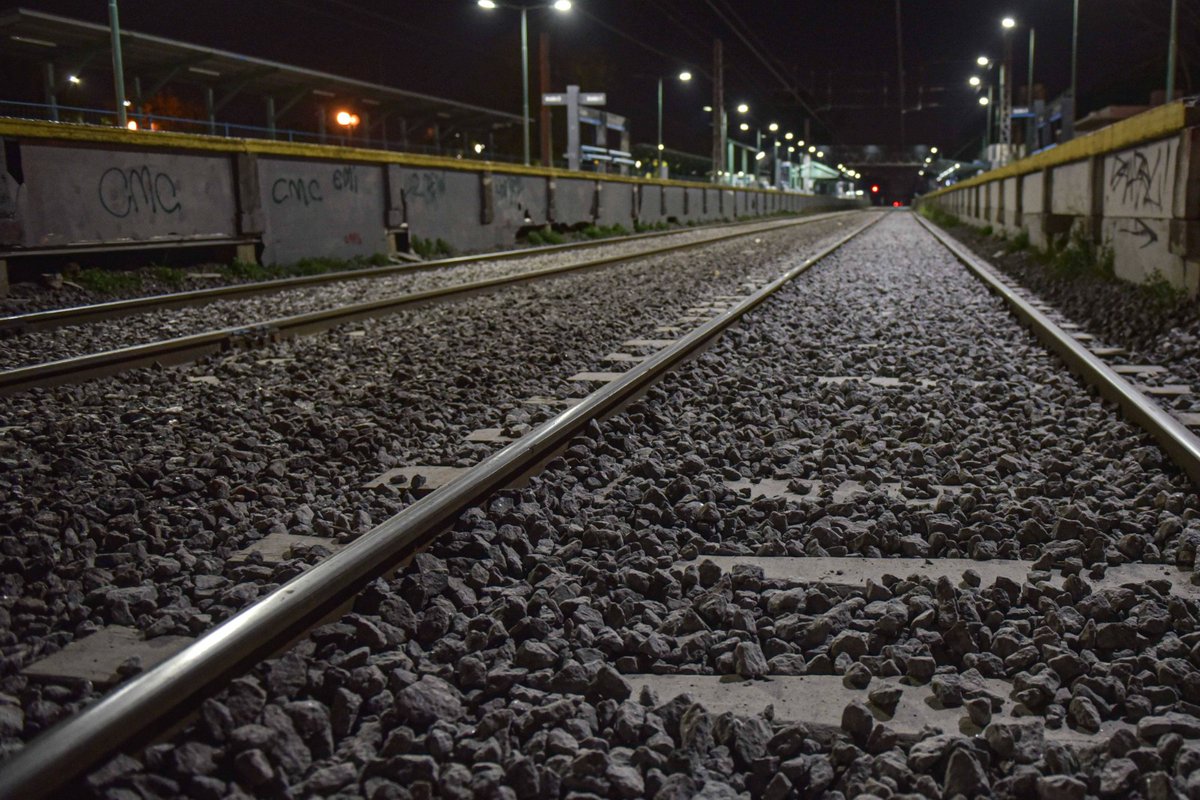 #EstadodelServicio 

Desde hoy lunes, el ramal Bosques vía Quilmes reanuda su servicio completo tras las obras de vías realizadas en la estación #Sourigues. 

El resto de los ramales circulan con sus frecuencias habituales.
