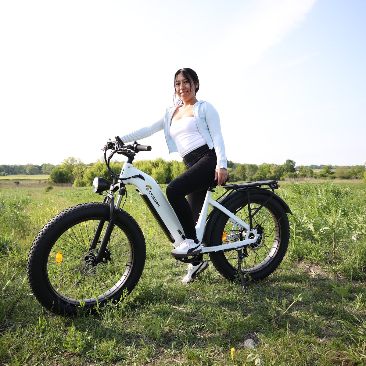 Smile, ride, repeat 😎. CycVerve makes adventure made effortless🌿💪
🛍️US: bit.ly/4fZVyfi
🛍️CA: bit.ly/43J64oi

#CYCROWN #CycVerve #nature #cycrownbike #ebike #electricbike #rideCYCROWN