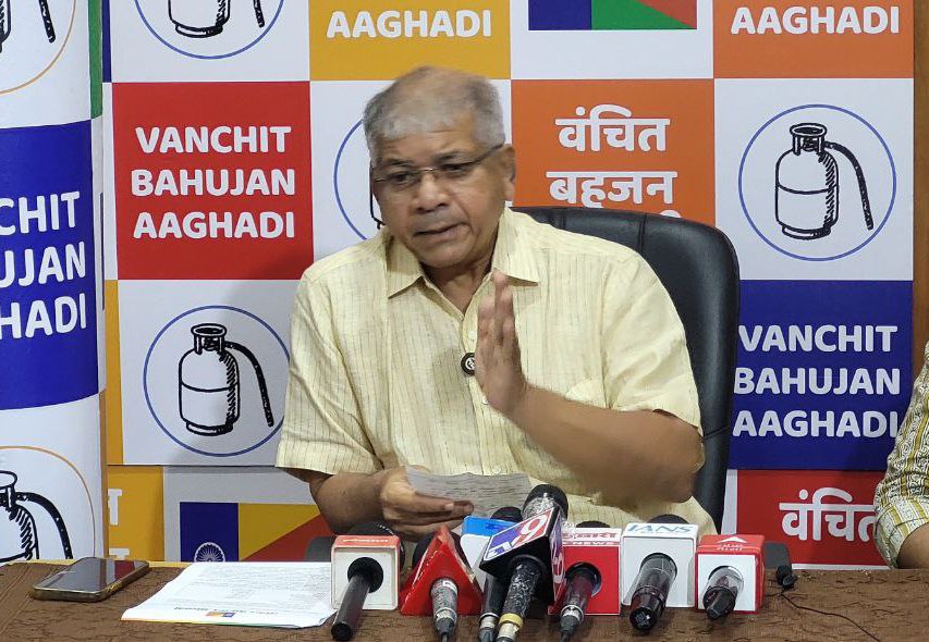 अमेरिका के 50% टैरिफ से चमड़ा उद्योग पर बड़ा खतरा होगा – जो दलित समुदायों द्वारा चलाए जाते हैं।

2020–21 में चमड़ा उद्योग का निर्यात $3.6 अरब था, जो 2024–25 में $4.8 अरब हुआ। अमेरिका को निर्यात $645 मिलियन से बढ़कर $1.04 बिलियन हुआ। अगर 40–50% कटौती हुई, तो 4–5 लाख नौकरियाँ जा