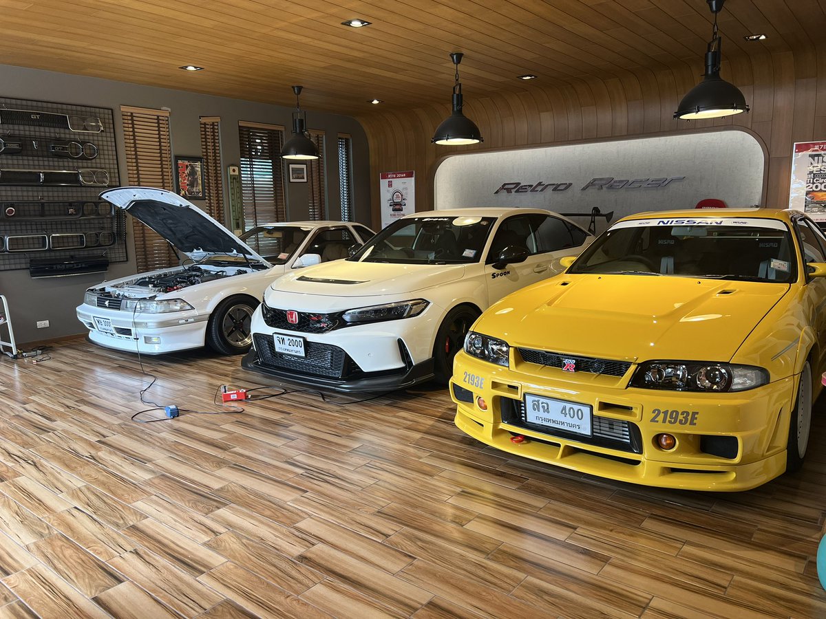 __L__V__'s tweet photo. @FEN810kHz 先日そちらのオーナー様宅にあそびにいきました。
数々のJDMカーは紹介して頂きましたがタイ国内では普通なのか全く紹介されませんでした笑 https://t.co/7dxvOwgh1E