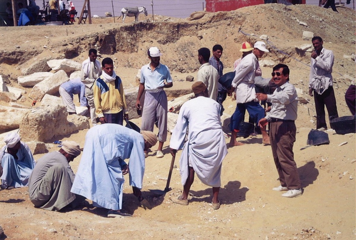 アブ・シール南遺跡発掘現場に来ました。1991年に、ここでラムセス大王の皇太子カエムワセト葬祭殿発見しました❗️