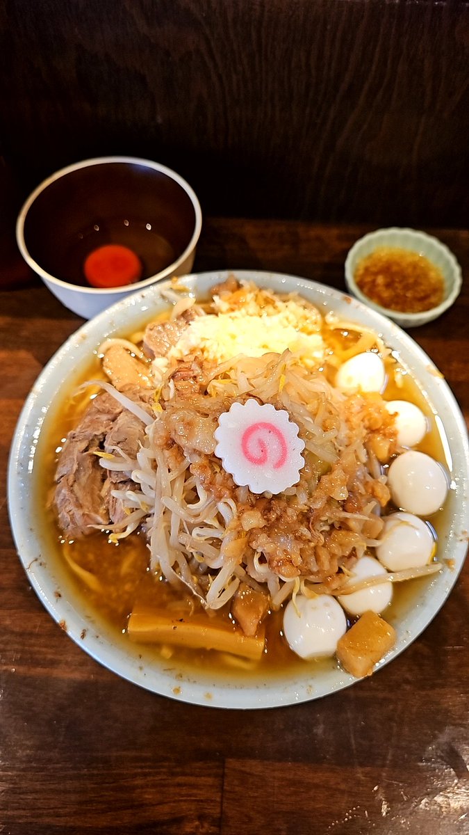 自家製麺 No11 ASAKUSA店さん

ラーメン（少なめ）生卵
まさおとしょうがダレ
無料トッピングは全部🤭

三連休最終日、浅草は観光客だらけ💦

本日もやな店長の渾身の一杯🍜
めちゃくちゃ旨かった🤣

ご馳走様でした🙏🏻💭💗