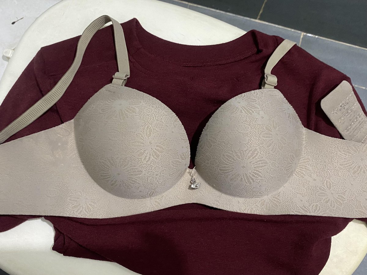 Girl sexy bra 18k tweet media