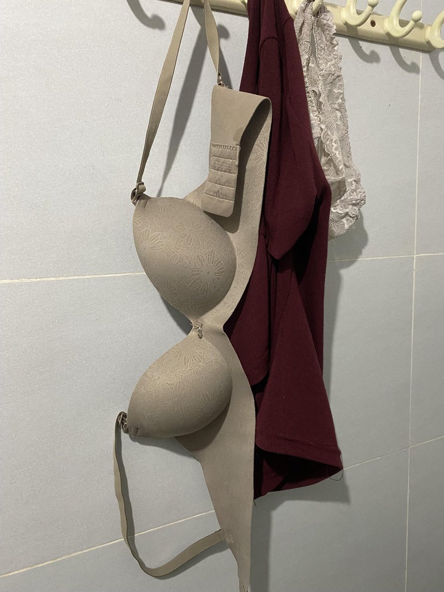 Girl sexy bra 18k tweet media