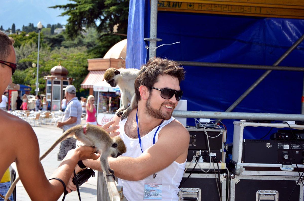 Facebook нагадав, що у 2012 році у цей день, я працював концерт на набережній Ялти. Це був день міста.