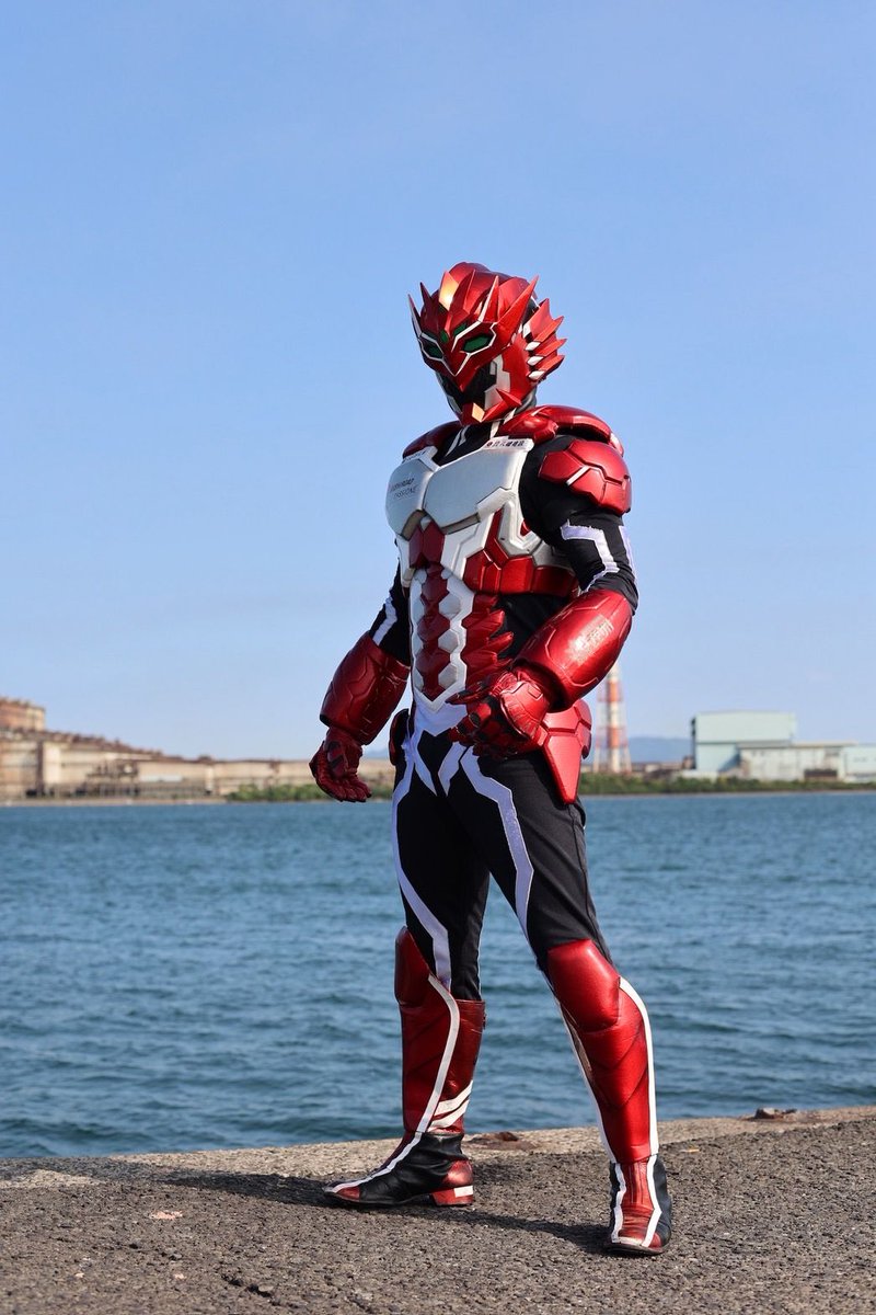 人はベンチプレスとデッドリフトとスクワットとアーノルドプレスとプリーチャーカールとトライセプスプレスダウンとラットプルダウンとブルガリアンスクワットとドラゴンフラッグとハンギングワイパーとプロテインとか次第で変われます。
←9年前                               現在→