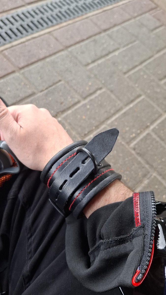 When you ask <a href="/GayBladeFF/">Simon</a> what ur wearing today , didn't expect him to say wrist restraints to work 😈🥵 oink
