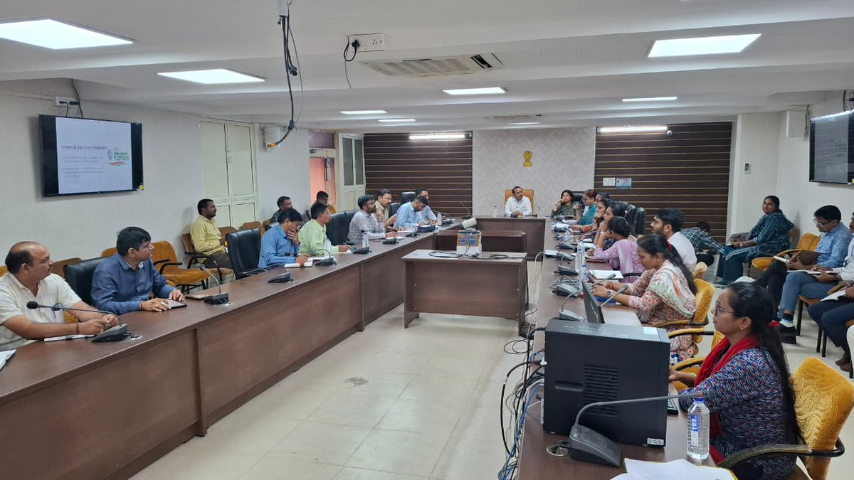 CollectorMeh's tweet photo. "પોષણ માહ-2025" ની ઉજવણીના આયોજન અન્વયે આજ રોજ જિલ્લા સેવા સદન મહેસાણા ખાતે બેઠક યોજાઈ જેમાં સમગ્ર માસની ઉજવણી અસરકારક રીતે થાય તથા કરવામાં આવેલ કાર્યક્રમની ઓનલાઈન એન્ટ્રી થાય તે બાબતે જરૂરી સુચનાઓ તથા માર્ગદર્શન આપવામાં આવ્���ું.
@CMOGuj @revenuegujarat @infomahesanagog https://t.co/sToqETvvfG