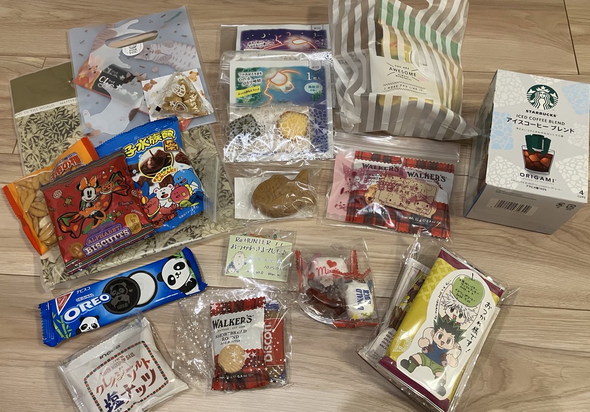 kamanaiyo_'s tweet photo. 改めて昨日はありがとうございました。
初参加でしたが、すごく楽しく忘れられない1日となりました。

差し入れをくださった方もありがとうございます！大切にいただきます😭🙏💖（もう8割食べたなんて言えない）

戦利品もゆっくり読むぞー！！
#ハンターオンリー2025 https://t.co/JsaLnXuGqo