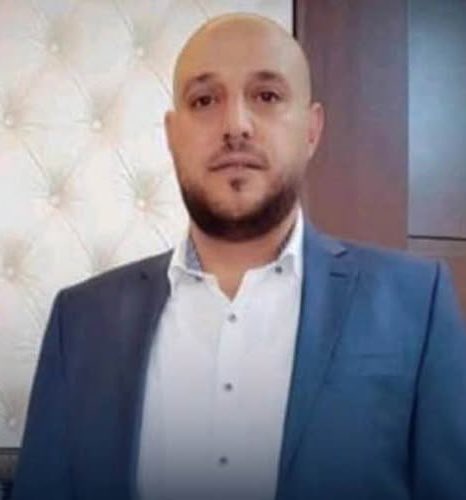 إلقاء القبض على محسن شودب الملقب بـ "عرّاب المصالحات في عهد نظام #الأسد المخلوع، والمُتعاون مع الفرع 227 في بلدة زاكية بريف #دمشق وهو كان مسؤولاً عن عمليات تسليم وابتزاز للناشطين في البلدة.

#سوريا #سوريا_الجديدة #سوريا_حرة #سوريا_تتحرر #سورية #شبيحة_بشار_الاسد #الأمن_العام