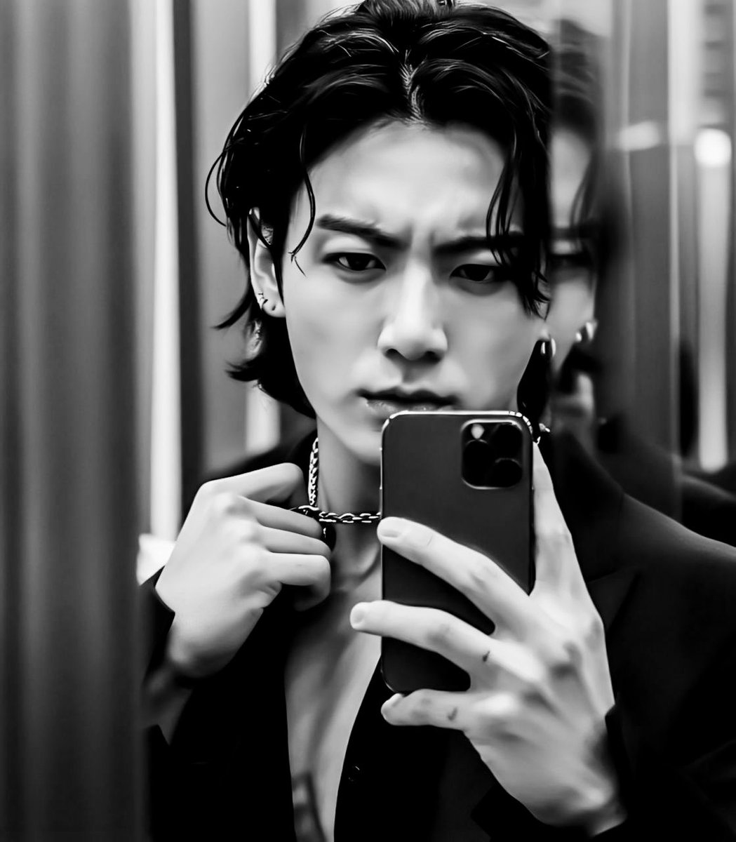 crictoforo's tweet photo. DON'T BREAK THE CHAIN

— wallpaper 
— last song
— seventh photo 
— 8 mutuals 

@taerrrie @aiveliia_ @kamiausi @ur_sunset_ @pidarok_twt @Vvvdj18 @GenieFou @M_lia_n https://t.co/rtFT1L8VKg