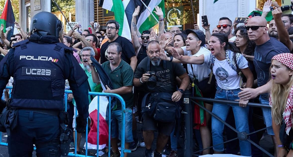 Los altercados por las, manifestaciones propalestinas en el final de La Vuelta, dejan 22 policías heridos y dos detenidos.