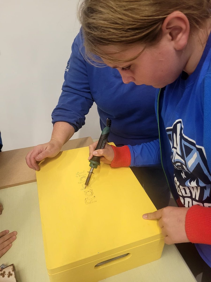 gg_tay_ochils's tweet image. We’re thrilled to welcome 2nd Blairgowrie Guides, a new Guide unit in Blairgowrie!

They kicked off the term with pyrography, patrol box painting &amp;amp; the House of Cards U.M.A.

We can’t wait to see what’s next!
#GirlguidingScotland #Girlguiding #Guides #NewUnit #Activities