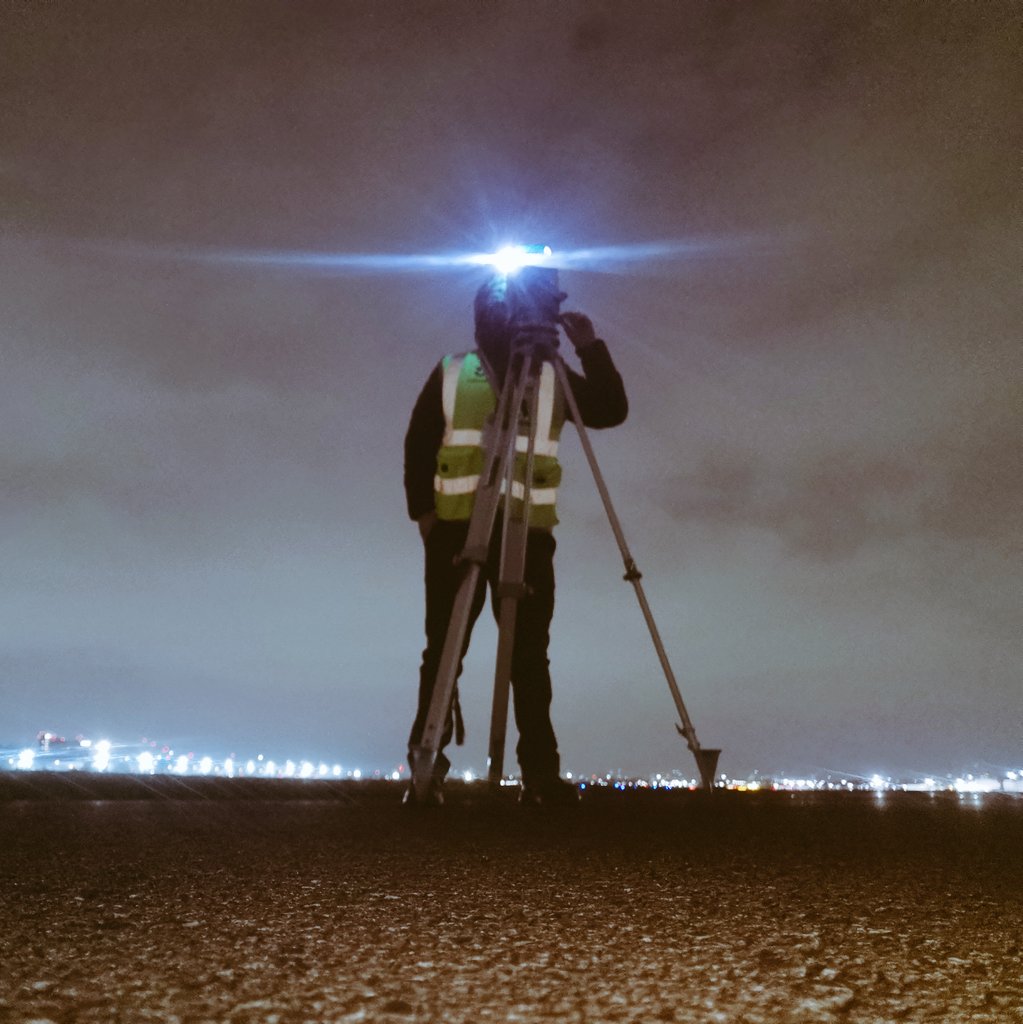 19° 25' 45" N
99° 04' 55" W