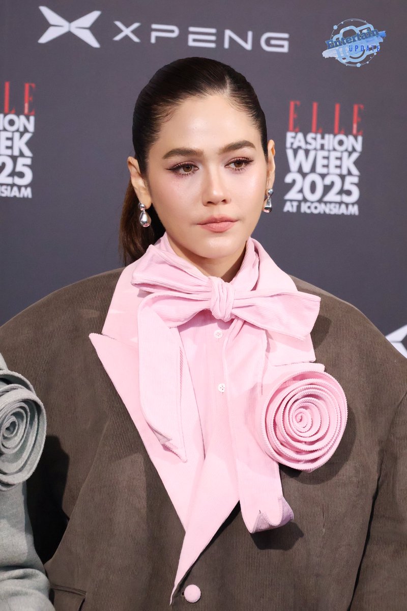 “ชมพู่ อารยา” ในงาน "ELLE Fashion Week 2025"

#ChompooAraya #ชมพู่อารยา
#EFW2025PressCon
#ELLEThailand
#EFW2025 #SeeYouAtTheTent