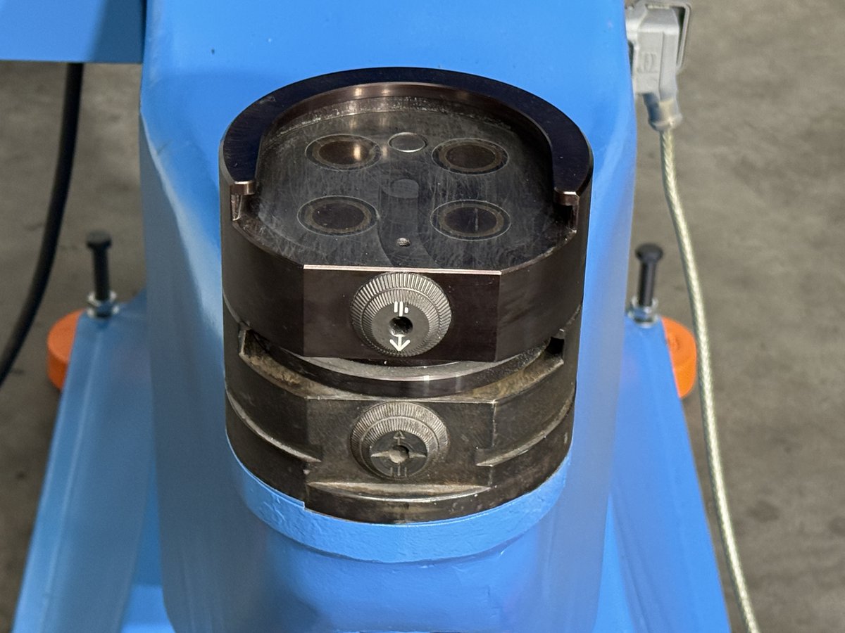 mach4metal's tweet image. ECKOLD Kraftformer KF 665
MACH-ID 9228 Bouwjaar 2001
Number of strokes 150 / 300 / 600Min.
Maximum sheet thickness:6.0mm
Horizontal troath 675mm
Vertical troath 450mm
Max. thickness Stainles:4.0mm
Max. thickness Aluminium:8.0mm
Motorised ram adjustment:0 - 80
Power 4.1kW
#eckold