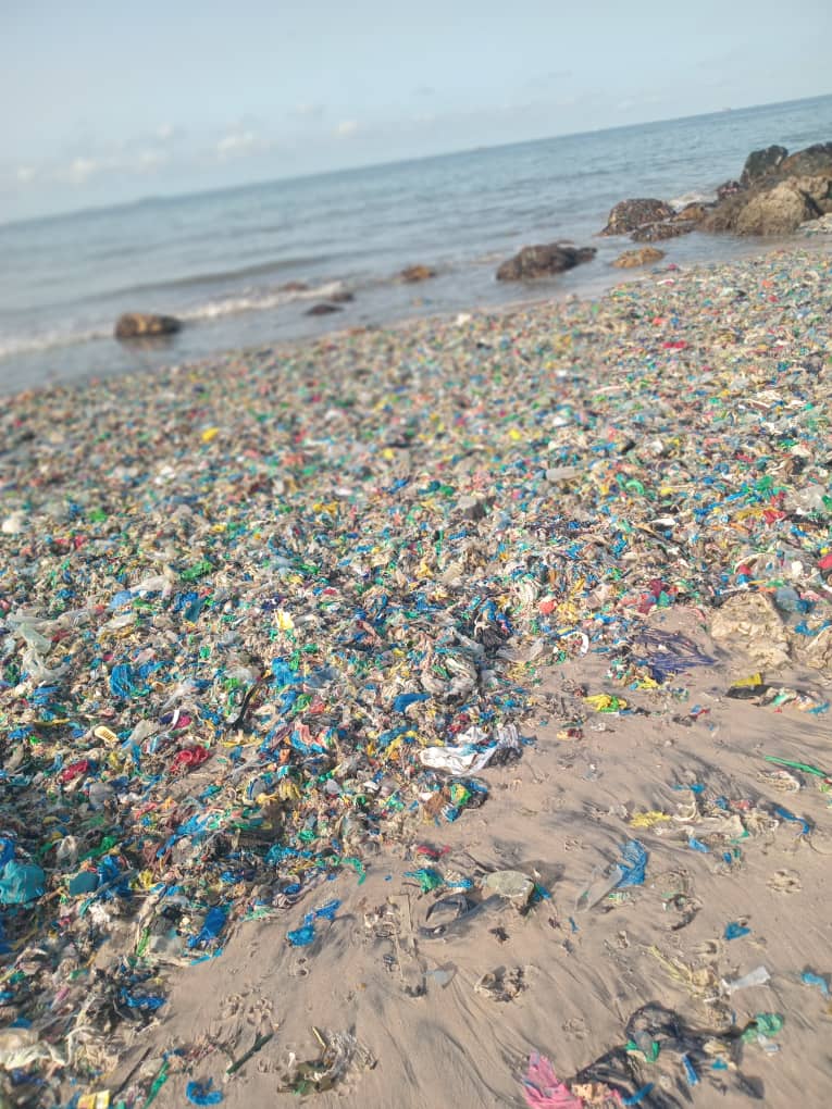 Medza Ndoye (@medzaproduction) on Twitter photo À Baata (Rufisque), la mer rejette nos déchets.
Rappel : elle n’est pas une poubelle.
Sensibilisation, tri, collecte efficace, actions citoyennes innovation chaque geste compte pour protéger nos côtes.
<a href="/assembleesn/">Assemblée nationale du Sénégal</a> <a href="/UNEP/">UN Environment Programme</a> <a href="/Diouf2ACD/">Dr AbdourahmaneDiouf</a> <a href="/FFEM_Fr/">Fonds français pour l'environnement mondial (FFEM)</a> <a href="/Drfatoudiouf/">Fatou DIOUF</a> <a href="/SapcoSenegal/">sapco</a>
#kebetu À Baata (Rufisque), la mer rejette nos déchets.
Rappel : elle n’est pas une poubelle.
Sensibilisation, tri, collecte efficace, actions citoyennes innovation chaque geste compte pour protéger nos côtes.
<a href="/assembleesn/">Assemblée nationale du Sénégal</a> <a href="/UNEP/">UN Environment Programme</a> <a href="/Diouf2ACD/">Dr AbdourahmaneDiouf</a> <a href="/FFEM_Fr/">Fonds français pour l'environnement mondial (FFEM)</a> <a href="/Drfatoudiouf/">Fatou DIOUF</a> <a href="/SapcoSenegal/">sapco</a>
#kebetu