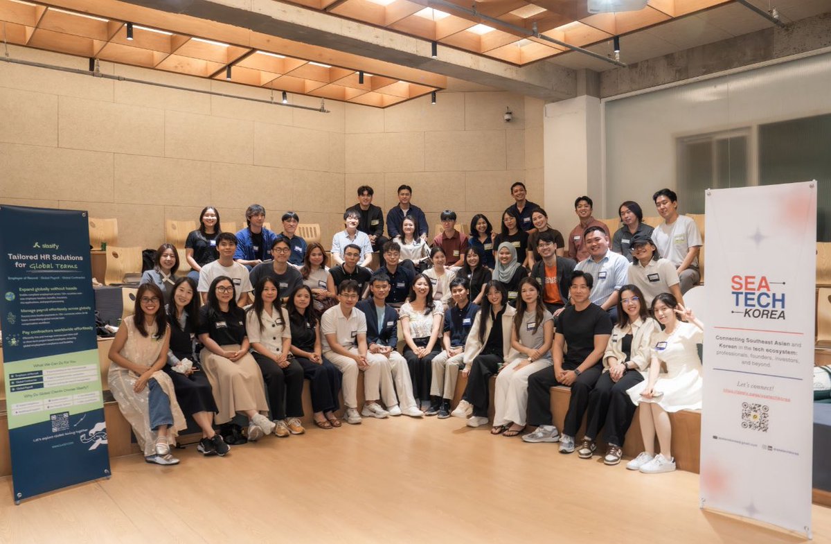 Jumat lalu nyempetin datang ke acara ini. Niatnya nyari kandidat, eh malah dapat hiring partner yang bisa nerbangin professional Indonesia ke Korea, dan sponsorin visa kerja.

Yang udah punya TOPIK, dan mau kerja di Korea sebagai professional, absen coba ☝️😄