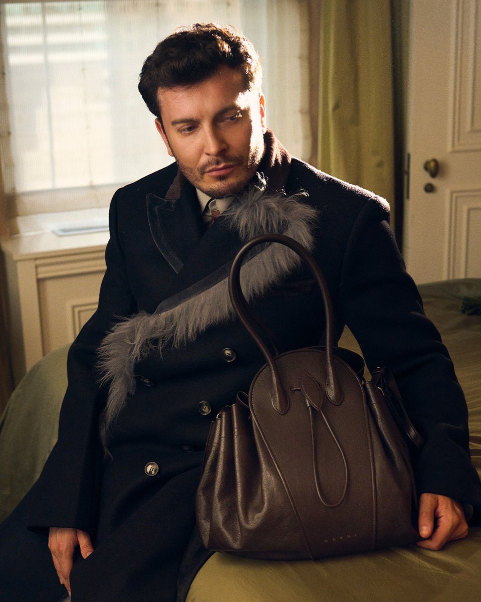 marniofficial's tweet photo. Refinement with an animal impulse.

Marni Fall/Winter 2025 Vol.2 is now available on https://t.co/oOL293GsJt and in stores.

Photographer: Alessandro Messina
Make-up: James Kaliardos
Hair: Ben Skervin
Talent: Cameron

#marni https://t.co/8HwpUpHAdg